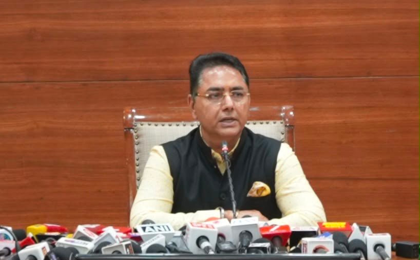 आप ने हर वोटर से वोट के अधिकार की रक्षा करने और भलाई की योजनाओं का फायदा उठाते रहने के लिए एसआईआर वेरिफिकेशन पूरा करने की अपील की
