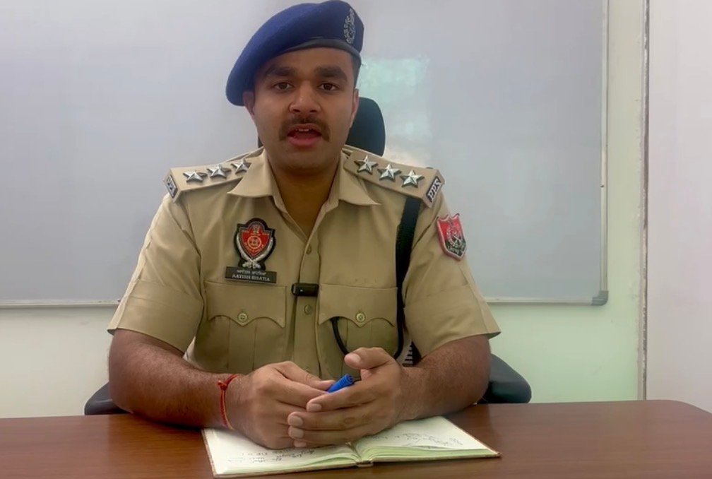 CIA स्टाफ बनकर घर में घुसकर ले रहे थे तलाशी,असली पुलिस ने पकड़ा