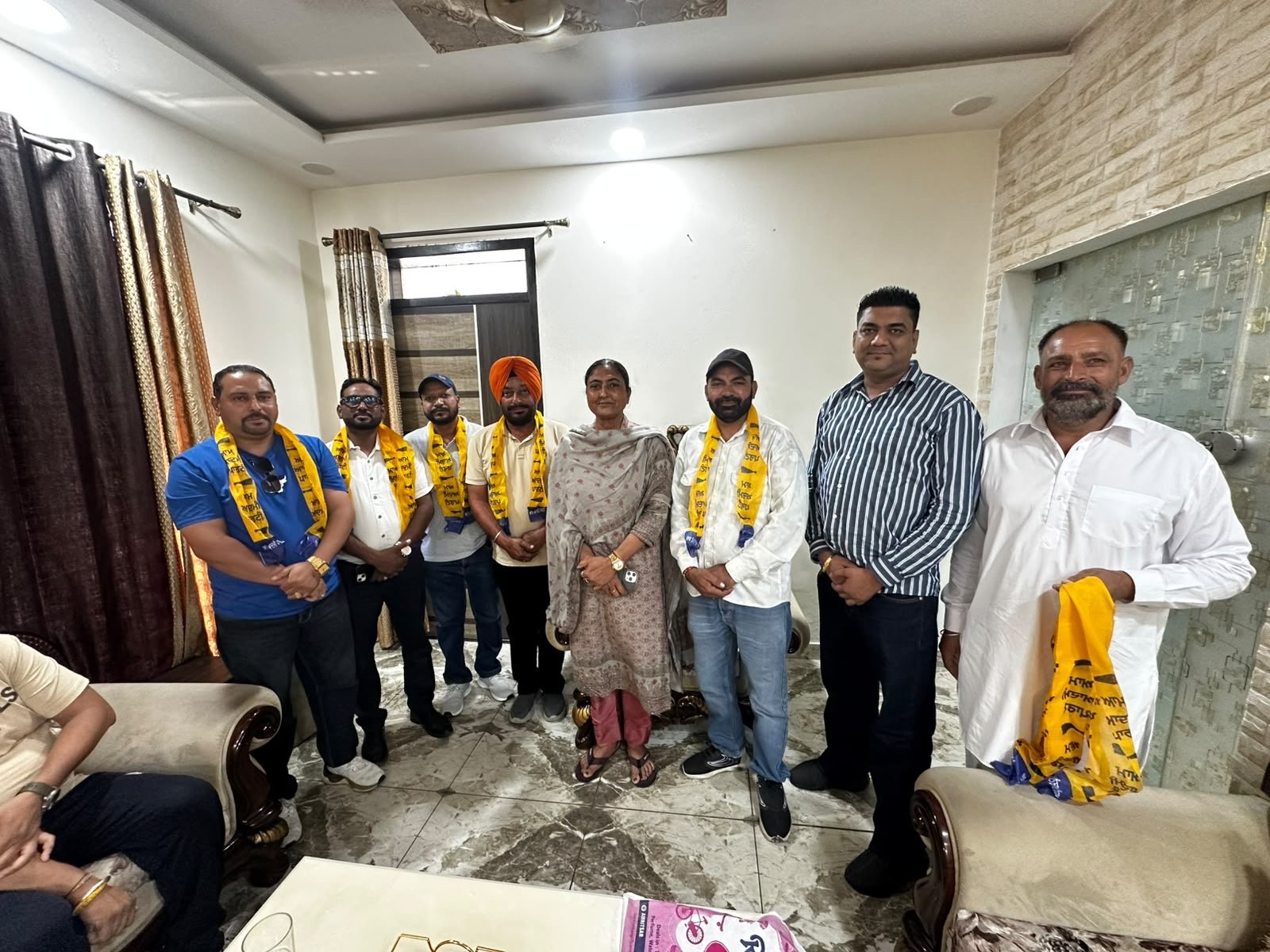 जालंधर कैंट हलका इंचार्ज राजविंदर कौर थियाड़ा ने बढ़ाई AAP की ताकत, दो सरपंचों को पार्टी में करवाया शामिल