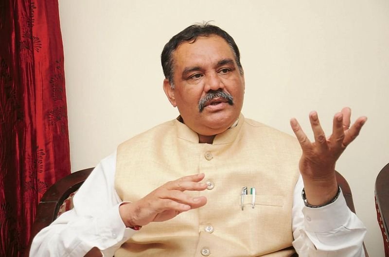 होशियारपुर में विजय सांपला पर हमला,माइक भी छीना