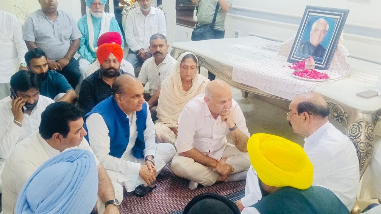 भगत चुनी लाल के निधन पर मनीष सिसोदिया ने भगत परिवार से जताई संवेदना