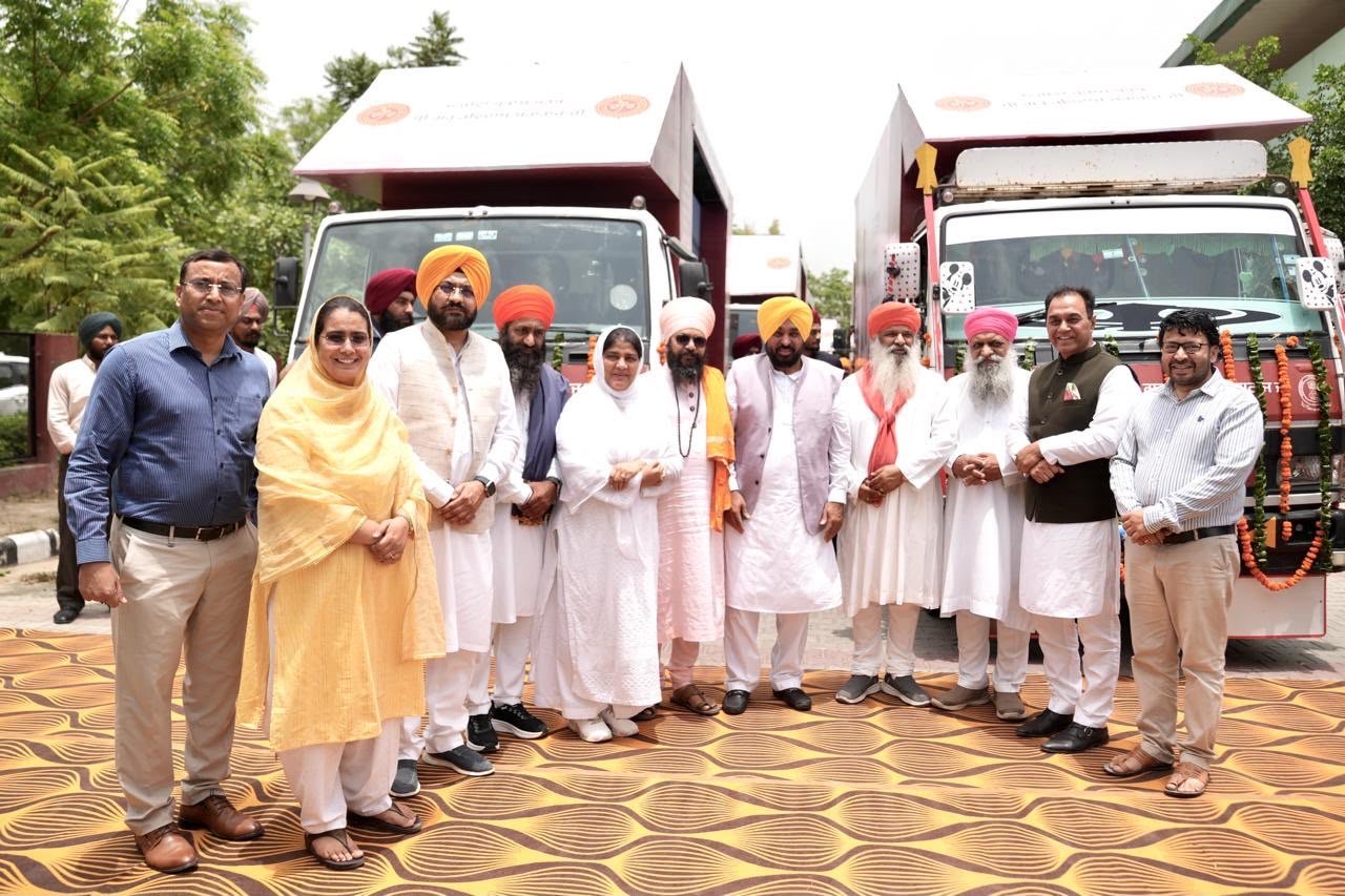 श्री गुरु रविदास जी महाराज का संदेश पंजाब के कोने-कोने तक पहुंचेगा; मुख्यमंत्री भगवंत सिंह मान ने डॉक्यूमेंट्री वैनों को हरी झंडी दिखाकर किया रवाना