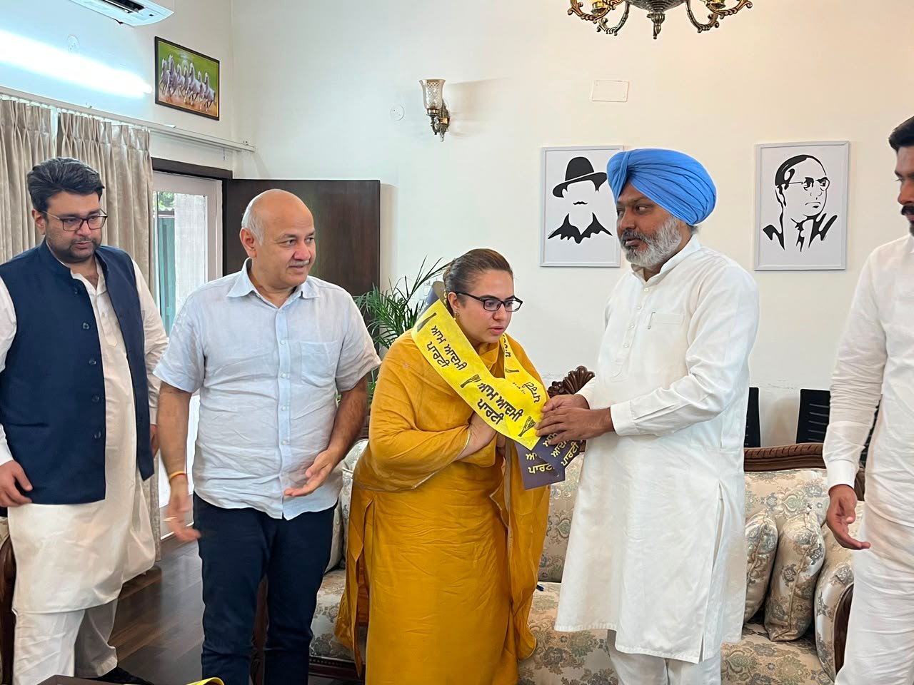 आप के सीनियर नेता मनीष सिसोदिया और हरपाल चीमा ने डॉ. डोडा का पार्टी में किया स्वागत