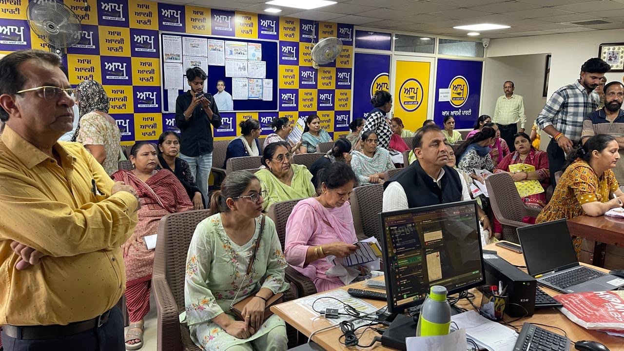 सीएम भगवंत मान के ऐतिहासिक फैसले का नितिन कोहली के कार्यालय में स्वागत, ‘मावां-धीयां सत्कार योजना’ पर मनाई गई खुशी