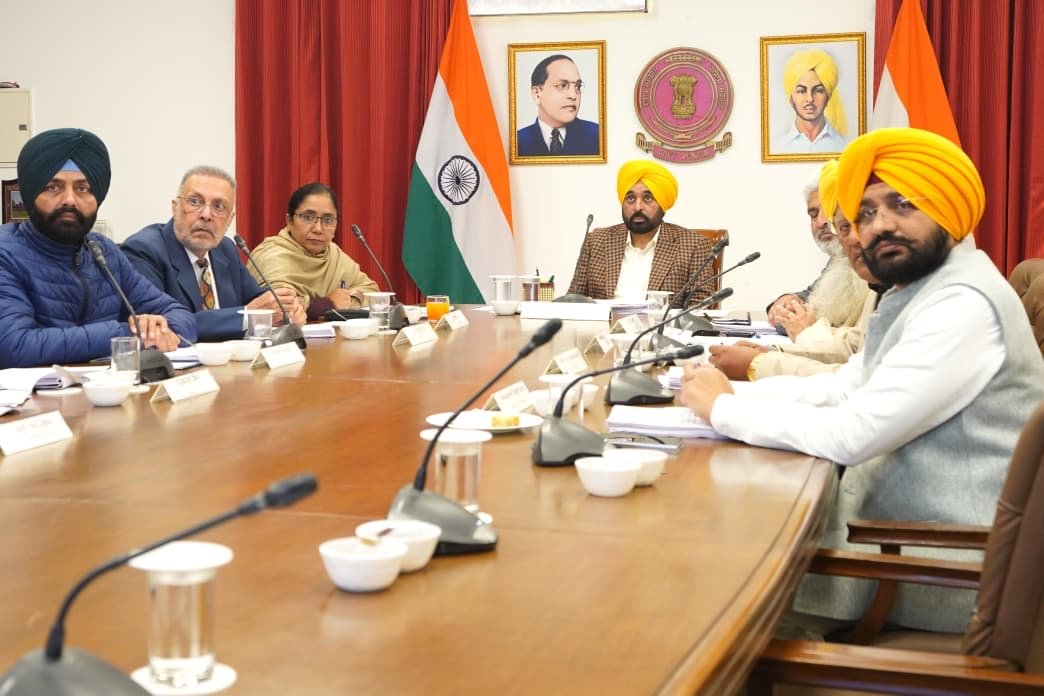 मुख्यमंत्री भगवंत सिंह मान के नेतृत्व में मंत्रिमंडल द्वारा प्रशासनिक ढांचे के उन्नयन, भूमि सुधारों तथा विशेष शिक्षक शिक्षकों को राहत देने को मंजूरी