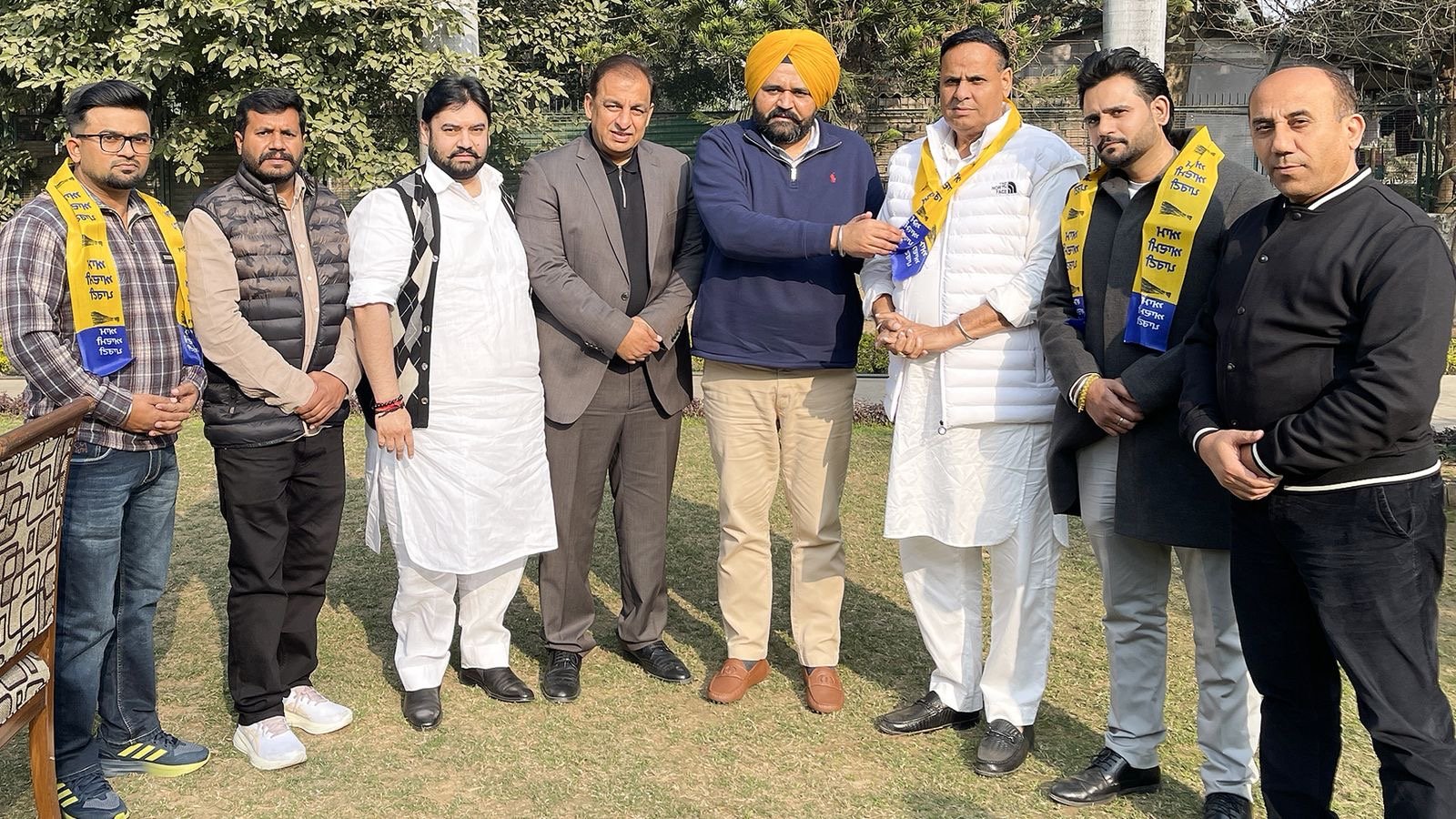कांग्रेस को झटका-कांग्रेस छोड़कर परमजीत कौर (काउंसलर) और हरपाल मिंटू आम आदमी पार्टी में शामिल