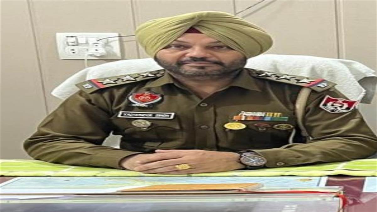 सीनियर पत्रकार से बदसलूकी-थाना 5 के इंस्पेक्टर यादविंदर लाइन हाजिर
