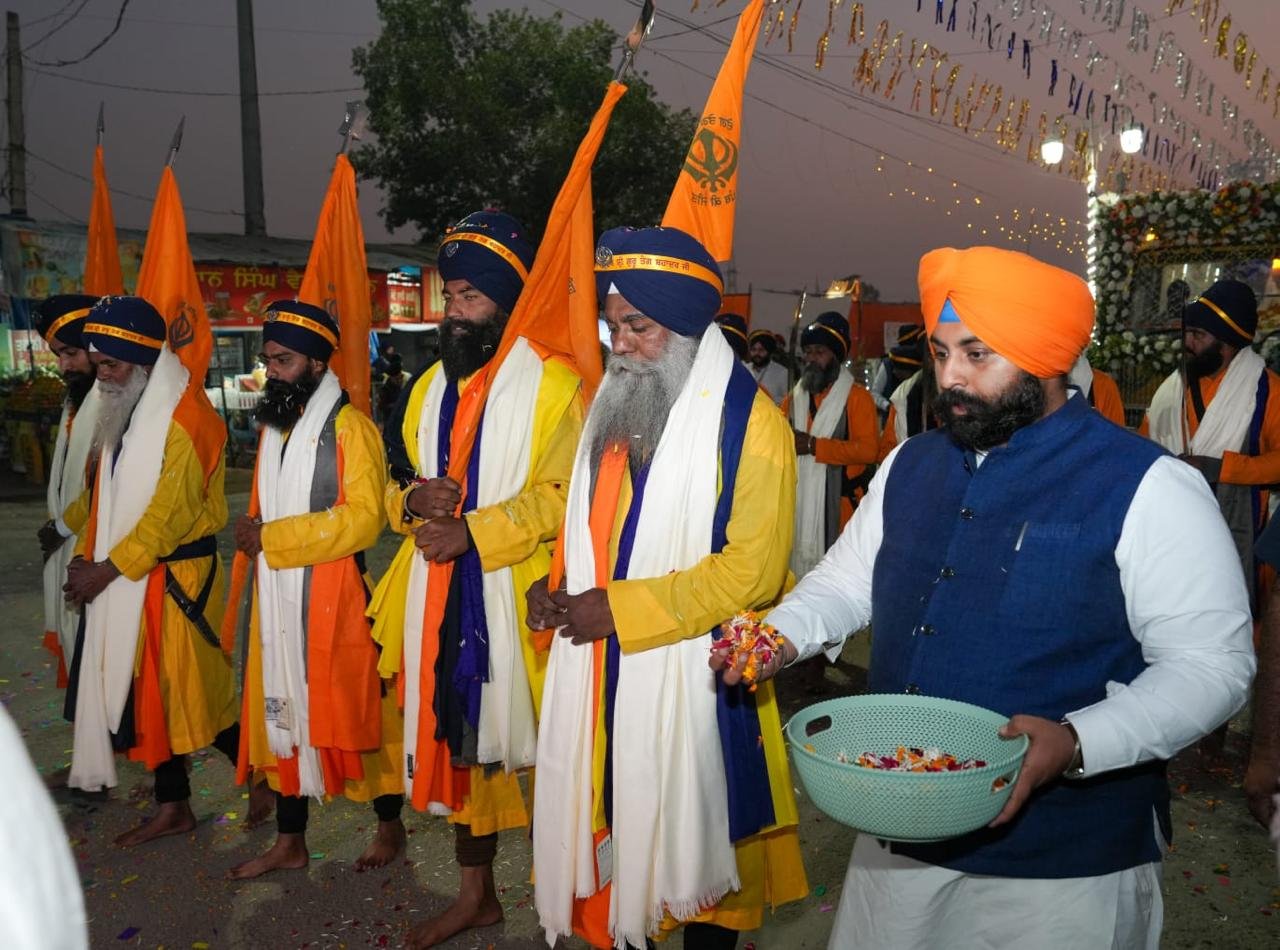 विभिन्न स्थानों से नगर कीर्तन श्री आनंदपुर साहिब पहुंचे, पवित्र नगरी ‘बोले सो निहाल, सत श्री अकाल’ के नारों से गूंज उठी
