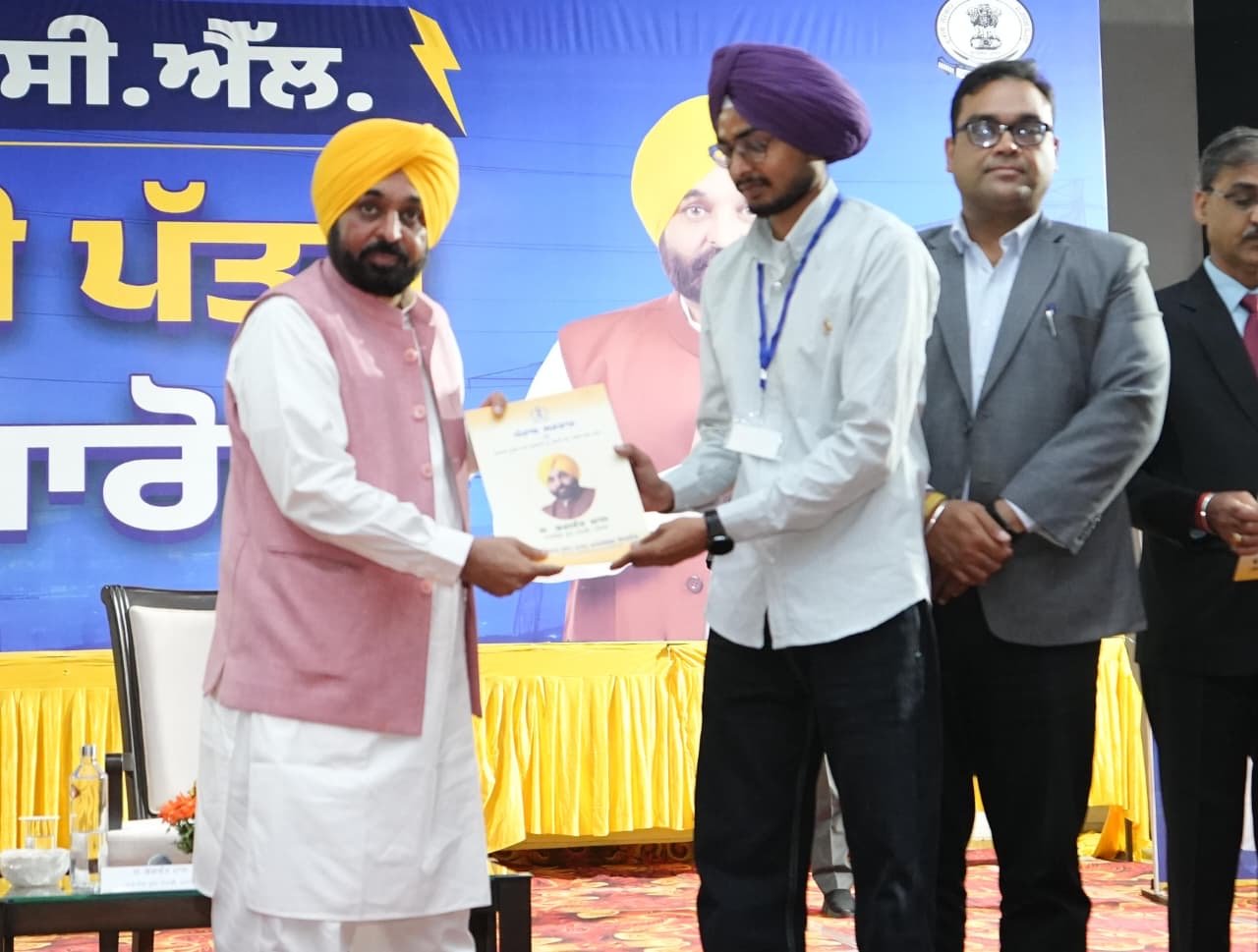 58,962 सरकारी नौकरियाँ ईमानदारी से दीं, अब नौजवान अपनी नौकरी ईमानदारी से निभाएँ-मुख्यमंत्री