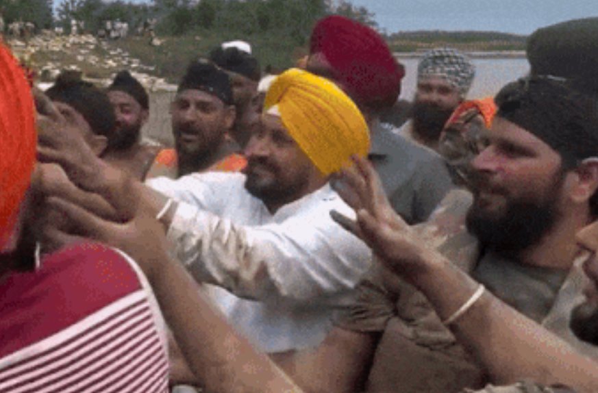 जालंधर से बने MP चन्नी जालंधर वासियों को बाढ़ में डुबो बोरियों में मिट्टी भरते रहे चमकौर साहिब