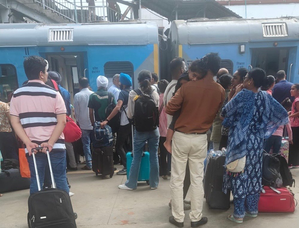 शताब्दी ट्रेन में बम की सूचना-पूरी ट्रेन को करवाया ख़ाली