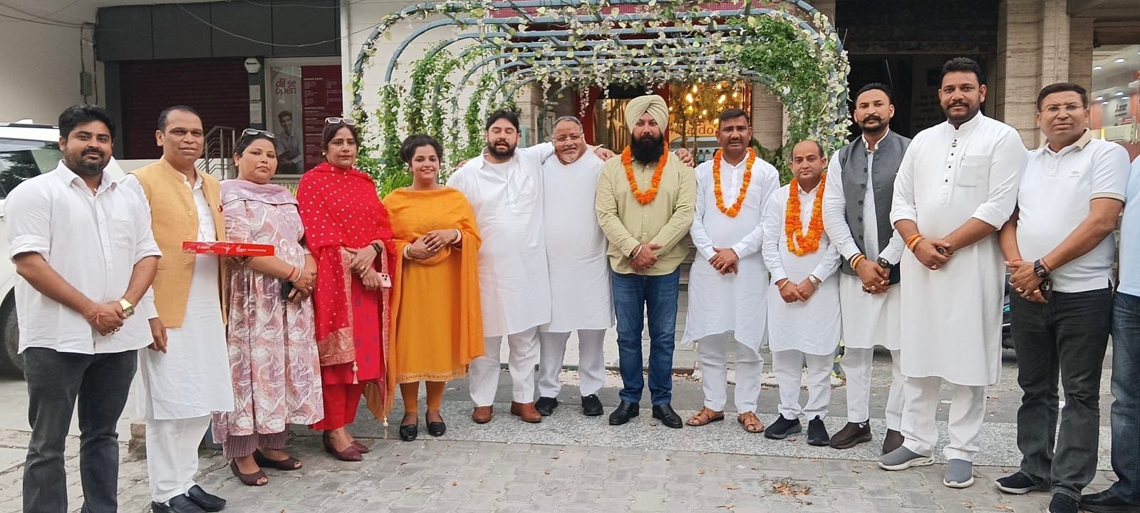 काकू आहलूवालिया,रोबिन,मंगल बासी,डिप्टी मेयर मलकीत ने नए इम्प्रूवमेंट ट्रस्ट के चेयरमैन को किया सम्मानित