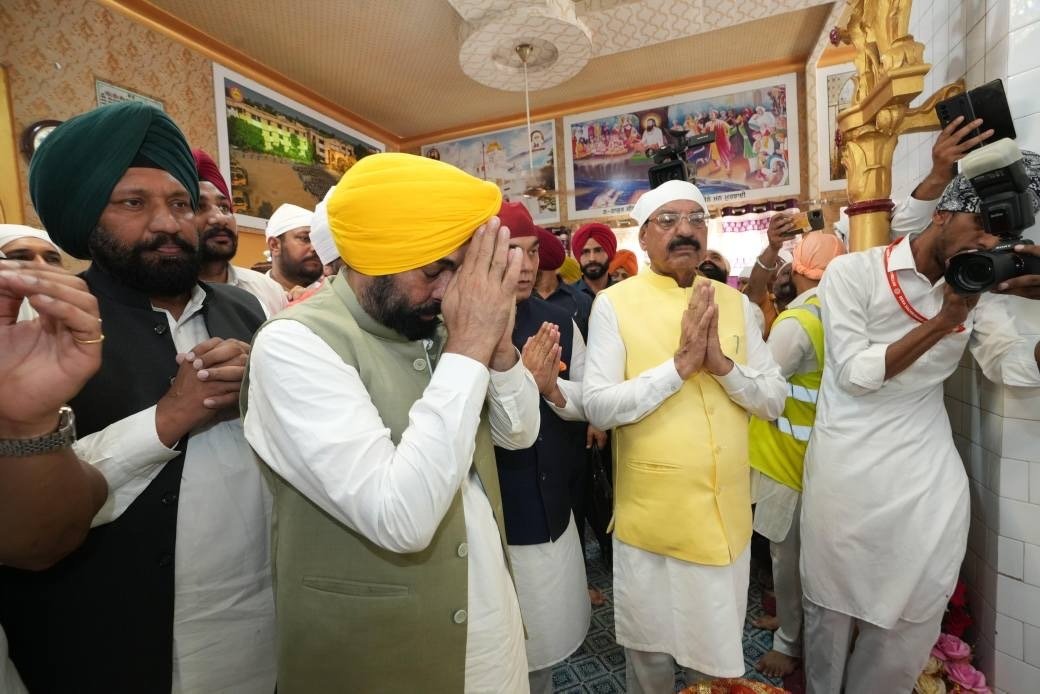 मुख्यमंत्री और संत निरंजन दास जी ने डेरा सचखंड बल्लां में एस.टी.पी. का किया शिलान्यास