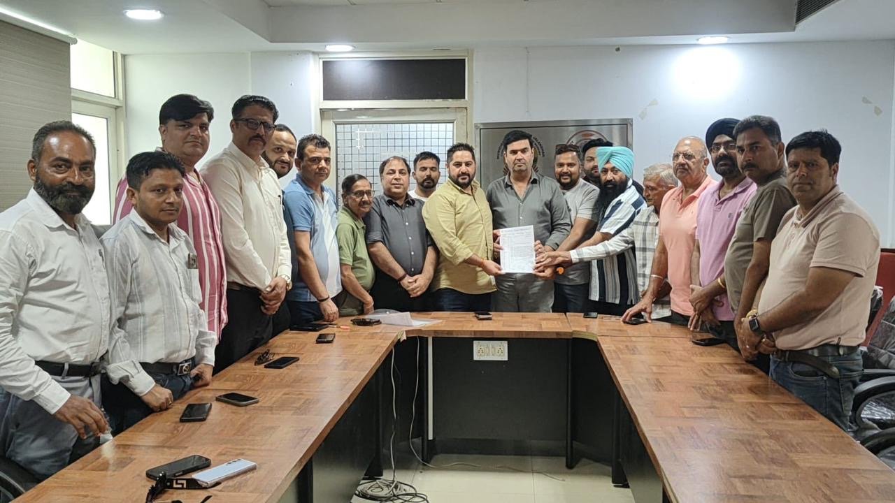 जालंधर : फर्जी पत्रकारों के मामले में इलेक्ट्रॉनिक मीडिया एसोसिएशन ने प्रधान संदीप साही की अगुवाई में मेयर वनीत धीर के साथ की मीटिंग, क्या रखी मांगें, पढ़ें