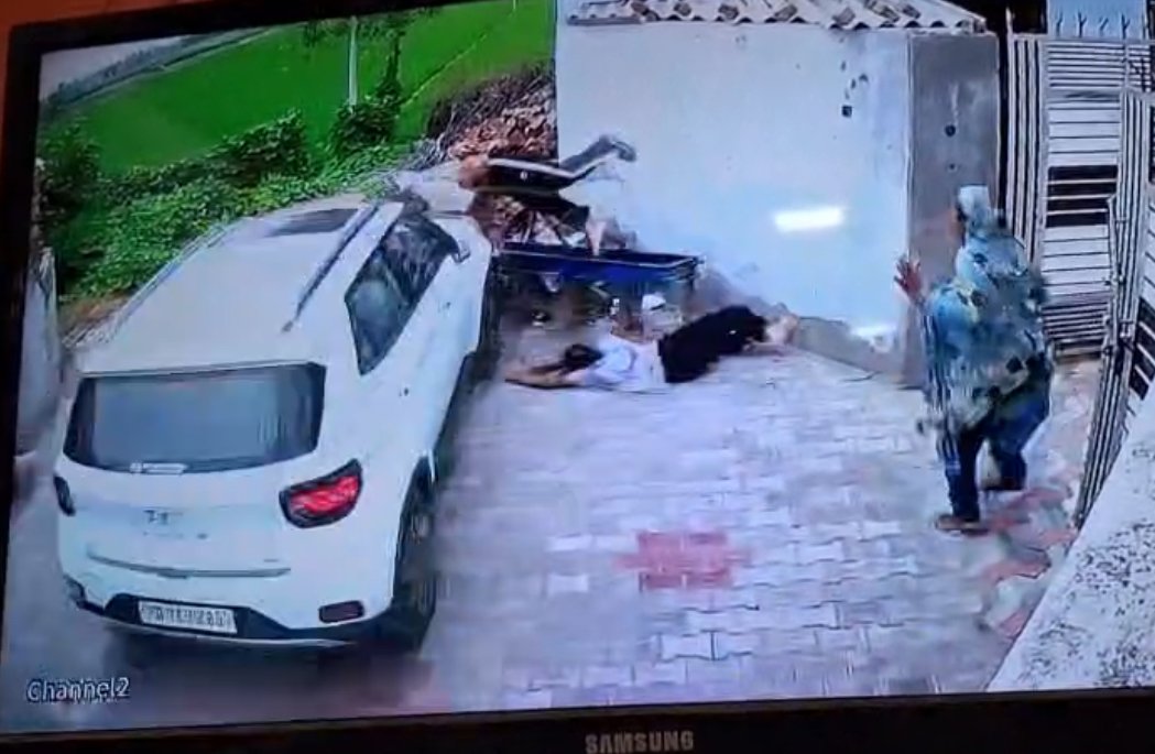 चाचा ने चढ़ा दी भतीजी-भाभी पर कार-रोंगटे खड़े करने वाली देखे CCTV
