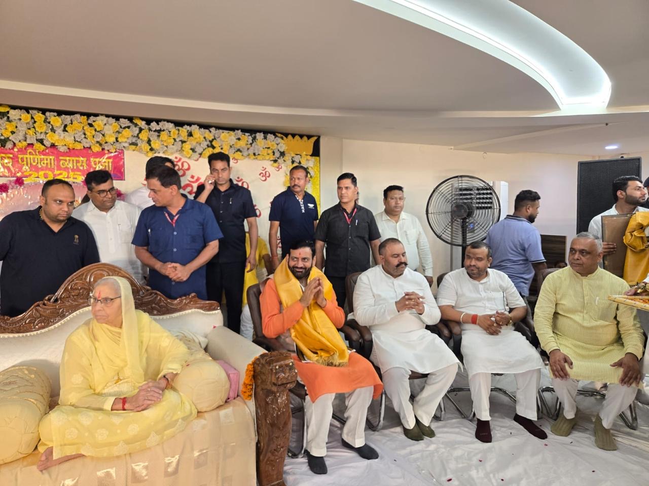 हरियाणा के सीएम नायब सैनी के साथ पूर्व सांसद सुशील रिंकू ने डेरा सचखंड बल्ला और बाबा मोहन दास आश्रम में टेका माथा