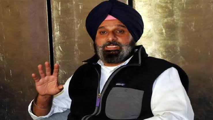 अकाली नेता विक्रम मजीठिया के खिलाफ पुलिस को शिकायत