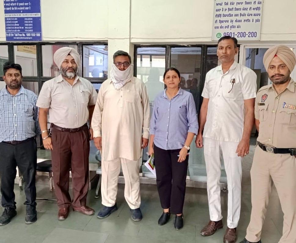 विजिलेंस टीम पहुँची बस्ती शेख की नाजायज बनी बदनाम कालोनी में,की जाँच