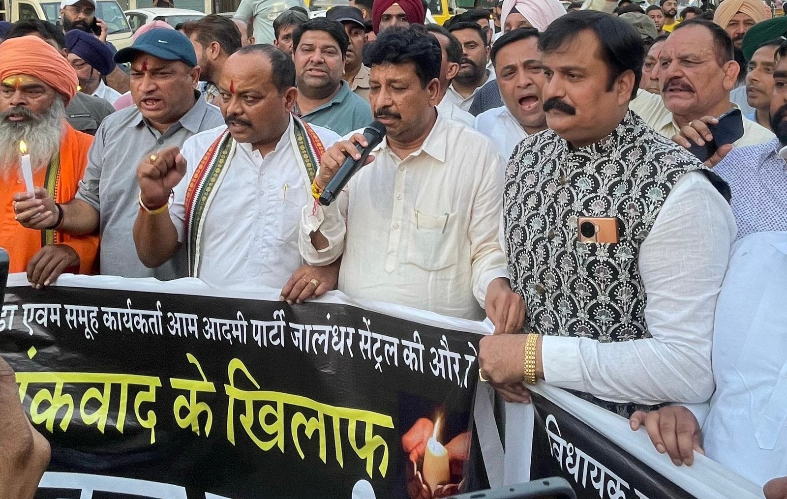 आतंकवाद के ख़िलाफ़ प्रदर्शन-MLA रमन अरोड़ा के हज़ारों समर्थक उतरे सड़कों पर