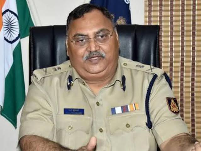 पूर्व DGP की घर में हत्या,ख़ून से लथपथ मिली लाश,ये हुआ खुलासा