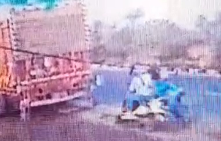जालंधर के दो युवकों ने खड़े ट्रक में घुसा दी एक्टिवा,दोनों की दर्दनाक मौत,CCTV देख उड़े होश