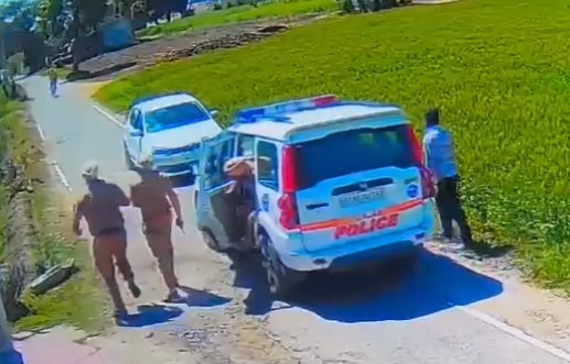 नशा तस्कर को पकड़ने गई पुलिस ने चलाई गोलियाँ, CCTV में क़ैद मुठभेड़