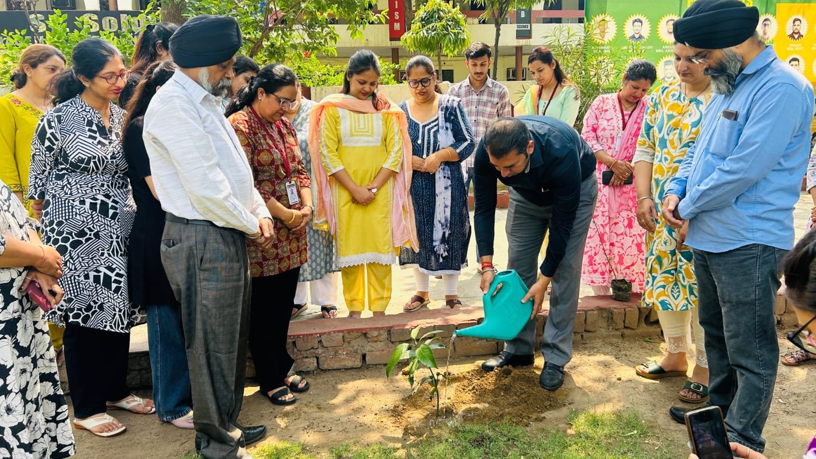 सेंट सोल्जर ग्रुप ऑफ इंस्टीट्यूशंस की सभी शाखाओं ने 10,000 से अधिक फलदार वृक्ष लगाकर चेयरमैन स्व. श्री अनिल चोपड़ा जी को दी हरित श्रद्धांजलि