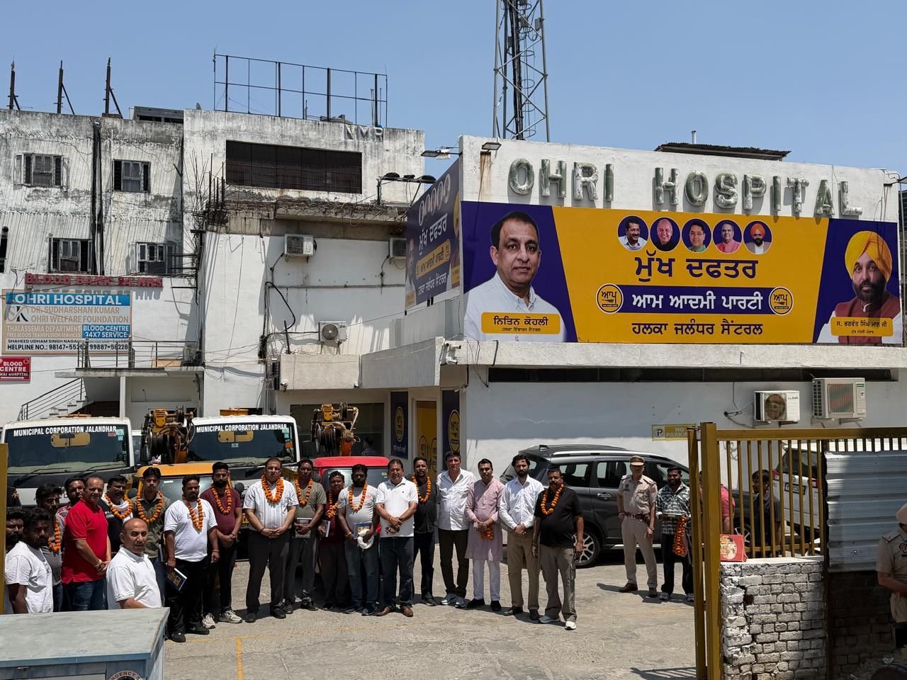 नितिन कोहली द्वारा वार्ड नंबर 12 में 85 लाख रुपये की लागत से तैयार इंटरलॉक टाइल्स वाली सड़क जनता को समर्पित