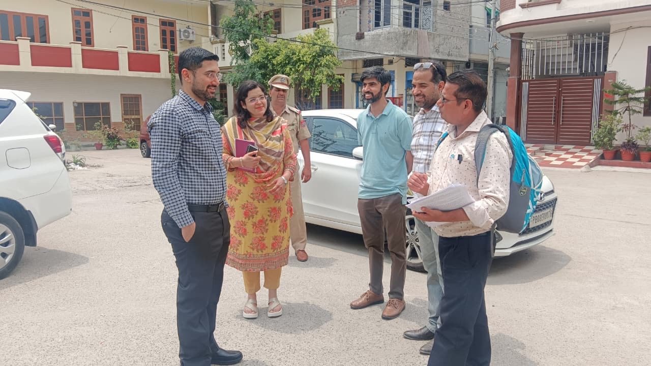 डिप्टी कमिश्नर ने SIR के तहत जालंधर में चल रहे घर-घर सर्वेक्षण का लिया जायजा, विभिन्न इलाकों का किया दौरा