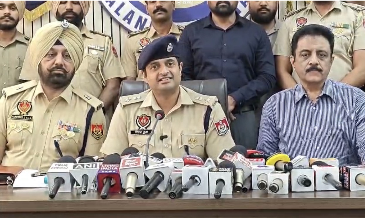कपूरथला में लेडीज़ सूट की दुकान वाले ने लगा रखा था पाकिस्तान के लिए ख़ुफ़िया सीसीटीवी कैमरा-पुलिस ने 2 लोग किए गिरफ्तार