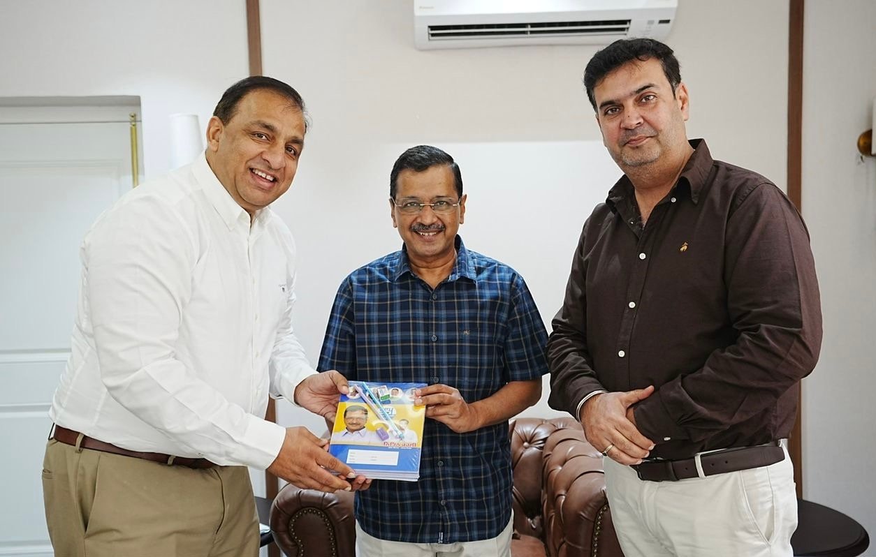 पंजाब प्रगति के रास्ते पर आगे बढ़ रहा है,” नितिन कोहली और मेयर विनीत धीर ने दिल्ली में अरविंद केजरीवाल से की मुलाकात