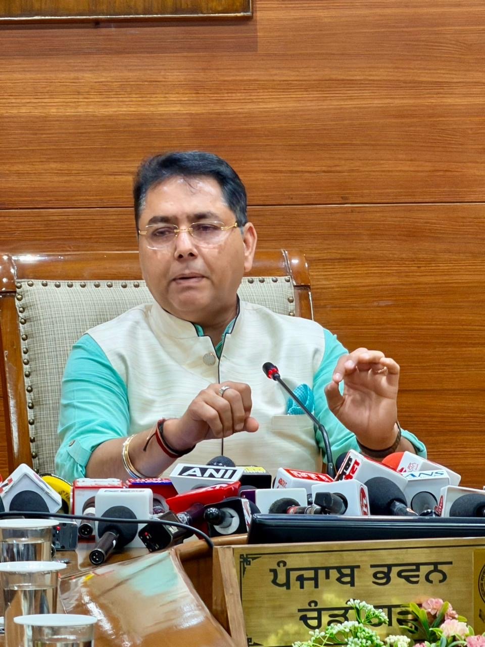 आप नेताओं ने संसद में पंजाब के ज़रूरी मुद्दों को नज़रअंदाज़ करने के लिए राघव चड्ढा की आलोचना की