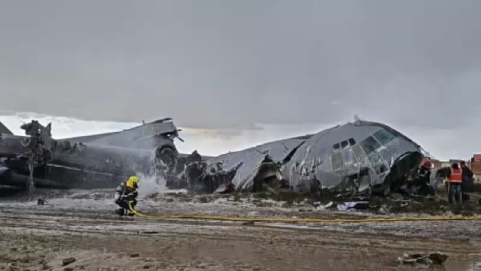 110 लोगों को लेकर जा रहा विमान क्रैश-सभी के मरने की आशंका