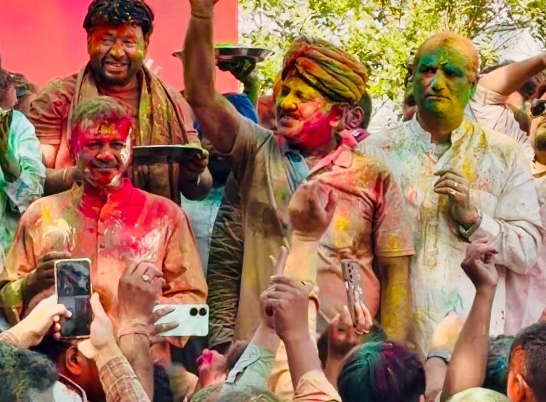 दीपक बाली ने अरविंद केजरीवाल और मनीष सिसोदिया ने साथ मनाई होली