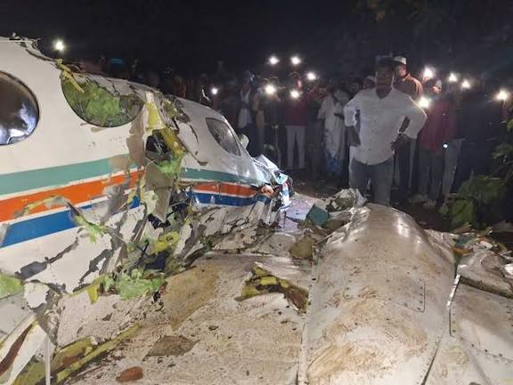 भारत में एक ओर विमान हादसे में सवार सभी की मौत