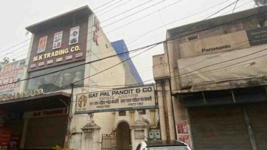 फगवाड़ा गेट में सील की गई बिल्डिंग को खोलकर शुरू हुआ नाजायज निर्माण