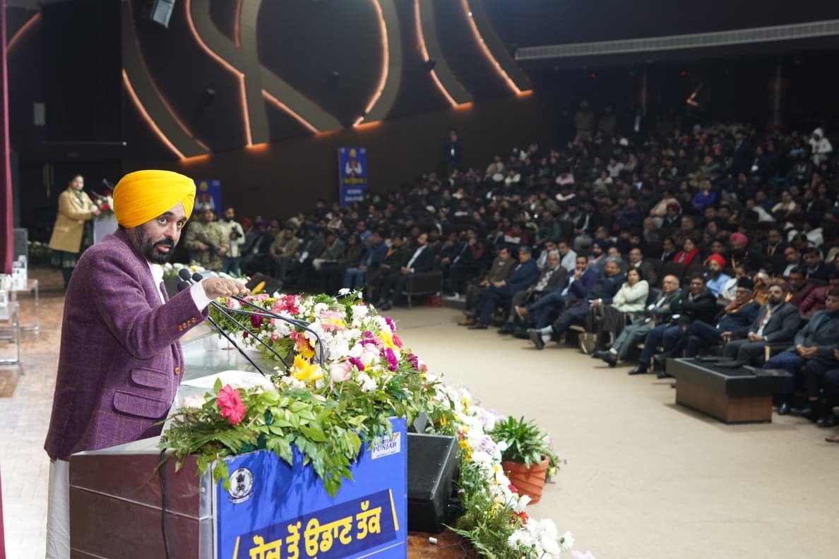 कड़ाके की ठंड के बावजूद मुख्यमंत्री भगवंत सिंह मान ने जालंधर में की लोक मिलनी